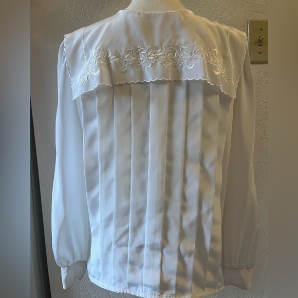 Vintage White Collared Button Down - Picture 4 of 6